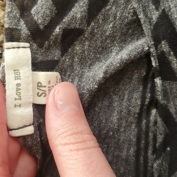 I Love H81 crop top size small gray and black - Picture 2 of 5